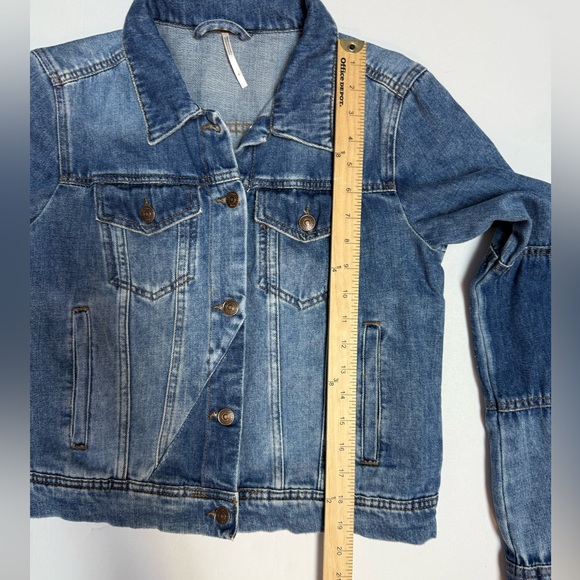 Free People Rumors Blue Denim patchwork Women's cropped Jean Jacket S - Picture 9 of 16